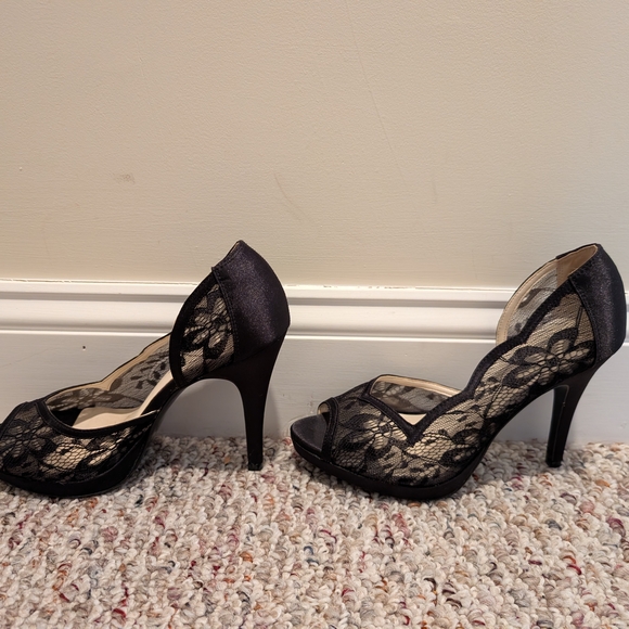 Lulu Townsend Black Lace Peep-Toe Heels - Picture 3 of 4